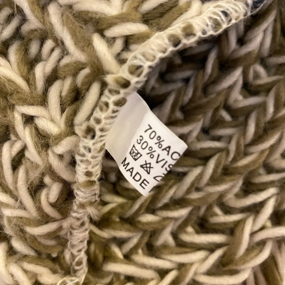Knitted Loop Fringe Infinity Scarf Sweater Collar Crochet V-neck Wooden Buttons